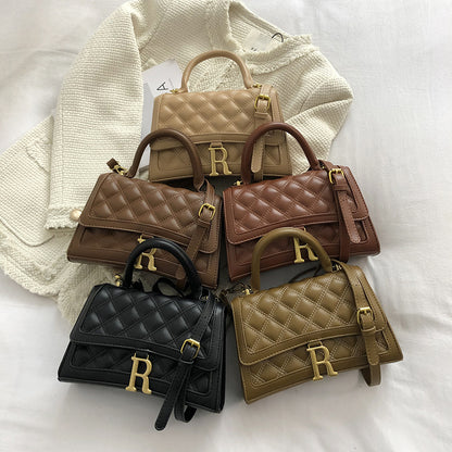 R-Buckle – Women's shoulder bag with R-logo buckle closure