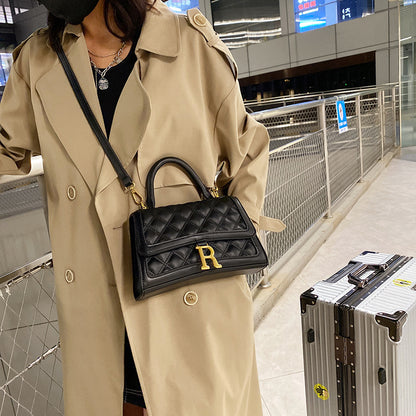R-Buckle – Women's shoulder bag with R-logo buckle closure